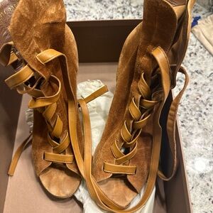 GIANVITO ROSSI Tan suede lace up boots SIZE
40 Can include Rossi box if wanted